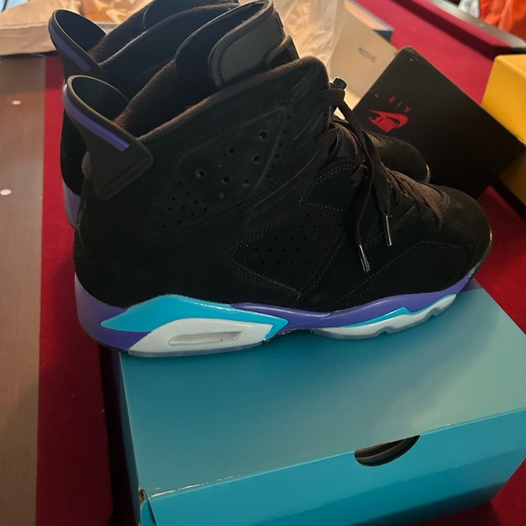 Air Jordan 6 Retro - Picture 3 of 4